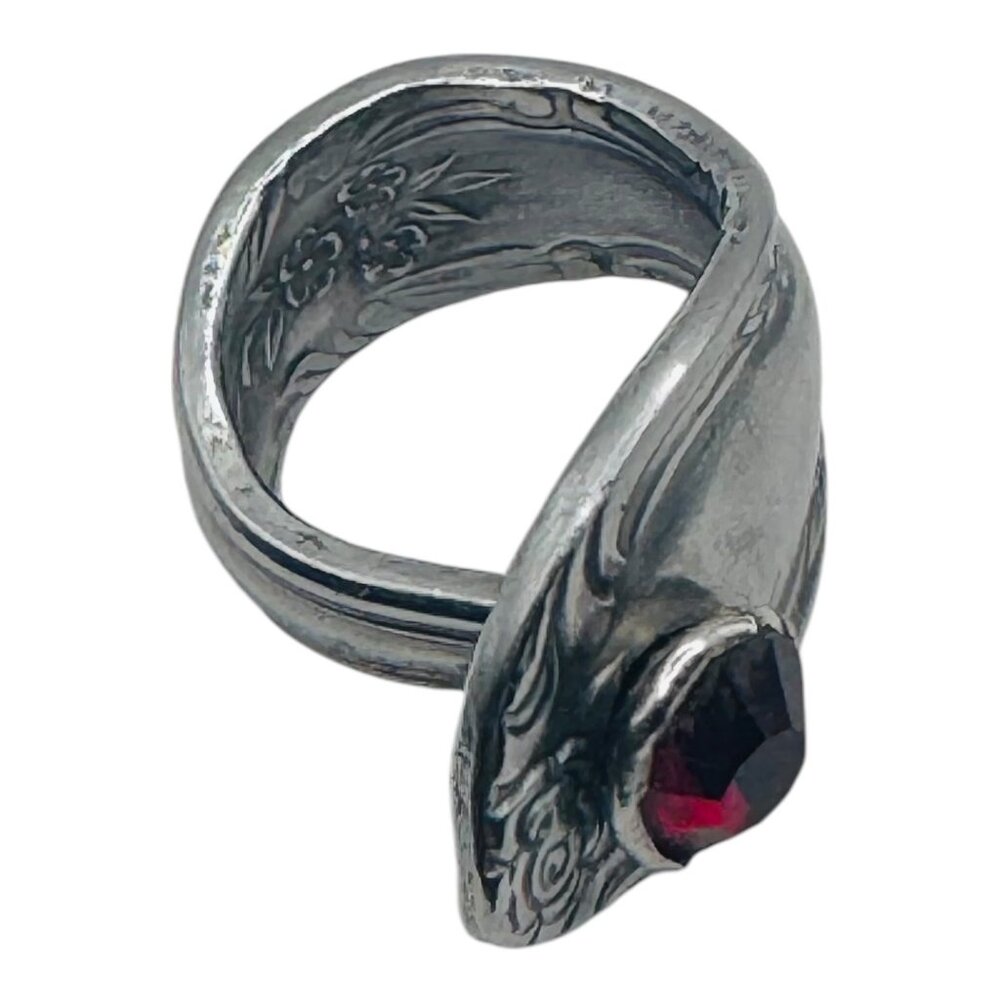 Reed & Barton Spoon Ring – Red Crystal & Floral Engraved Stainless Steel, Size 7 - Picture 3 of 14